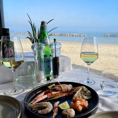 Die ausgezeichneten Lokale und herrlichen Strände von Cupra Marittima, Grottammare und San Benedetto del Tronto sind nur 12-15 Kilometer vom Traumhaus in den Marken entfernt