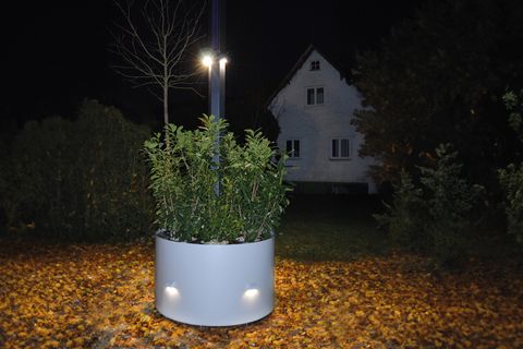 Solargefäß für Stadtbegrünung und Beleuchtung mit Hydro Profi Line Begrünungssystem