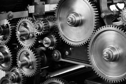 Detaillierte Ansicht eines mechanischen Getriebes mit zahlreichen Zahnrädern und Komponenten - Datenrettung & Computerservice Andreas Wach