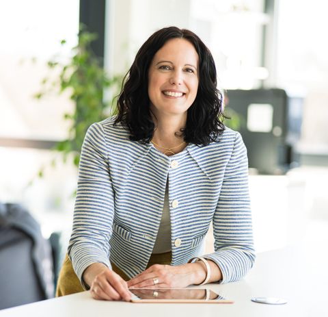 Katharina Schadek bei der strategischen Arbeit — Workplace-Strategin und Innenarchitektin mit Erfahrung aus Australien und Deutschland