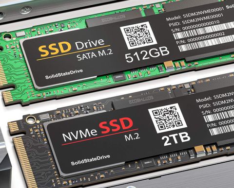 Zwei Solid-State-Laufwerke (SSD) mit den Bezeichnungen 'SSD Drive' und 'NVMe SSD' sind auf einer Computerplatine zu sehen. - Datenrettung & Computerservice Andreas Wach